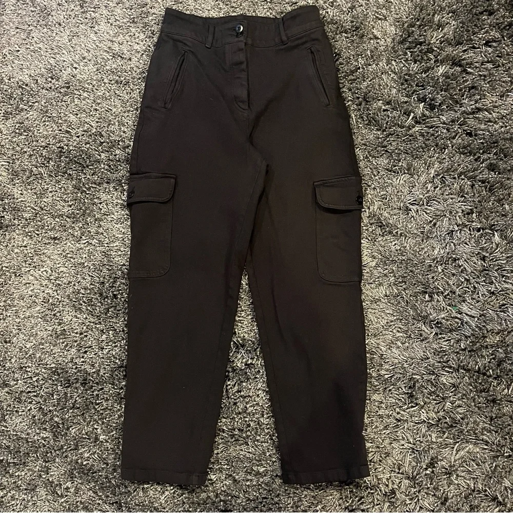 🍒ARITZIA WILFRED FREE HIGH WAISTED BLACK CARGO PANTS SIZE 8🍒 - Picture 4 of 7